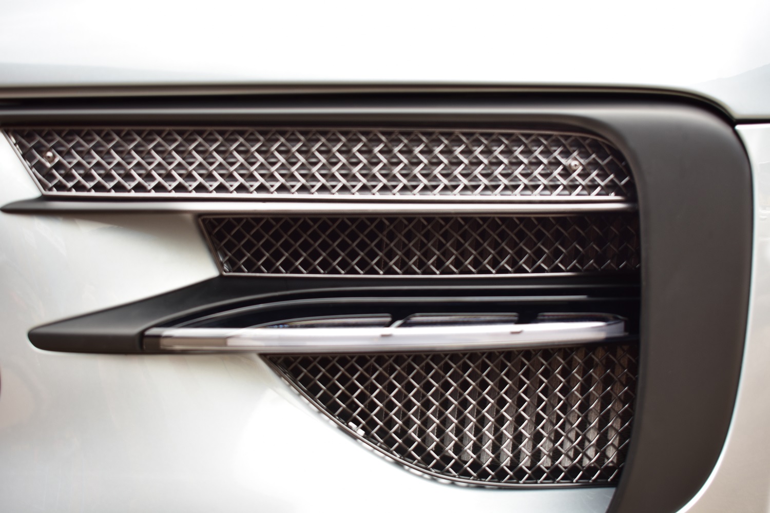 Porsche Macan GTS 2019-Facelift Front Grille Facelift Set - Image 11