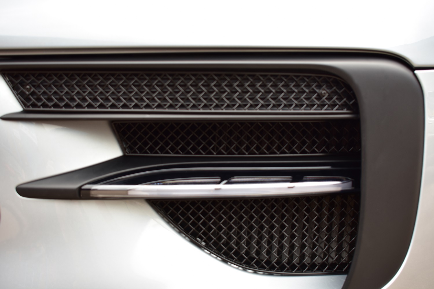 Porsche Macan GTS 2019-Facelift Front Grille Facelift Set - Image 8